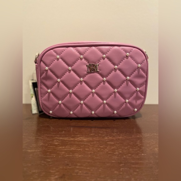 NWT Badgley Mischka (Minor Flaws) Diamond Quilted Camera Bag W/Pearls - Picture 12 of 13